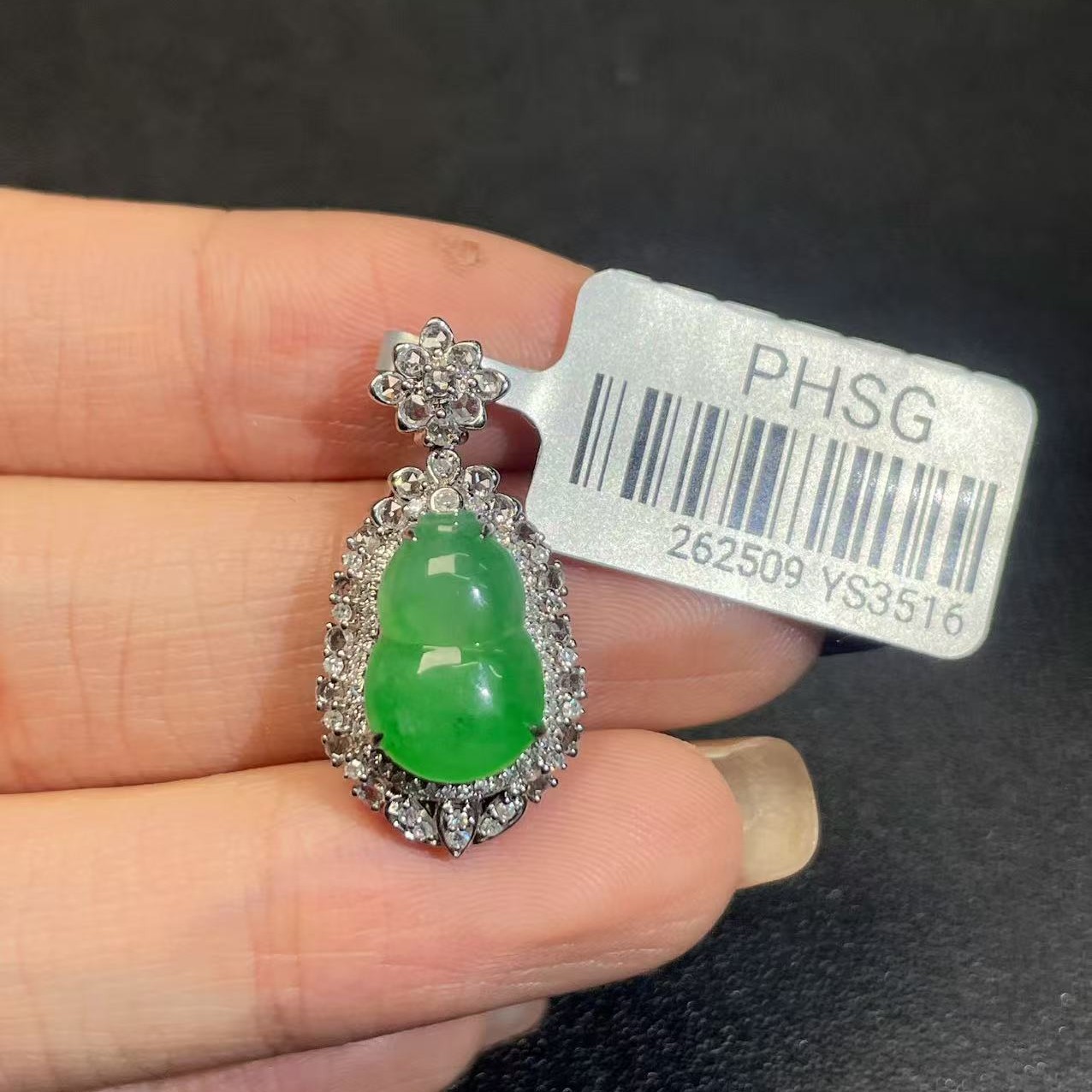 18k金镶嵌缅甸A货翡翠葫芦吊坠(不含链)