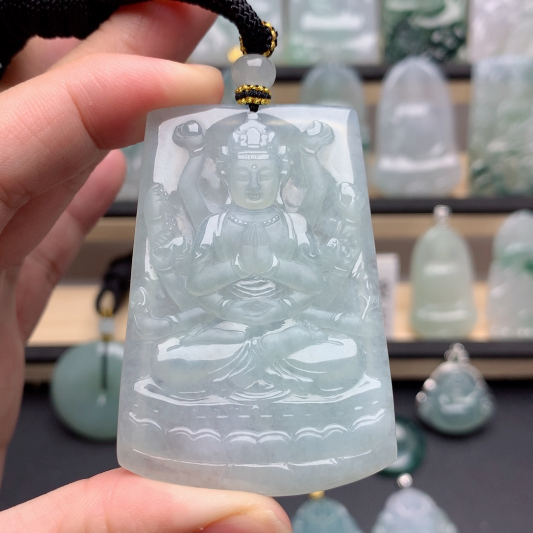 翡翠未镶嵌颈饰积**善千手