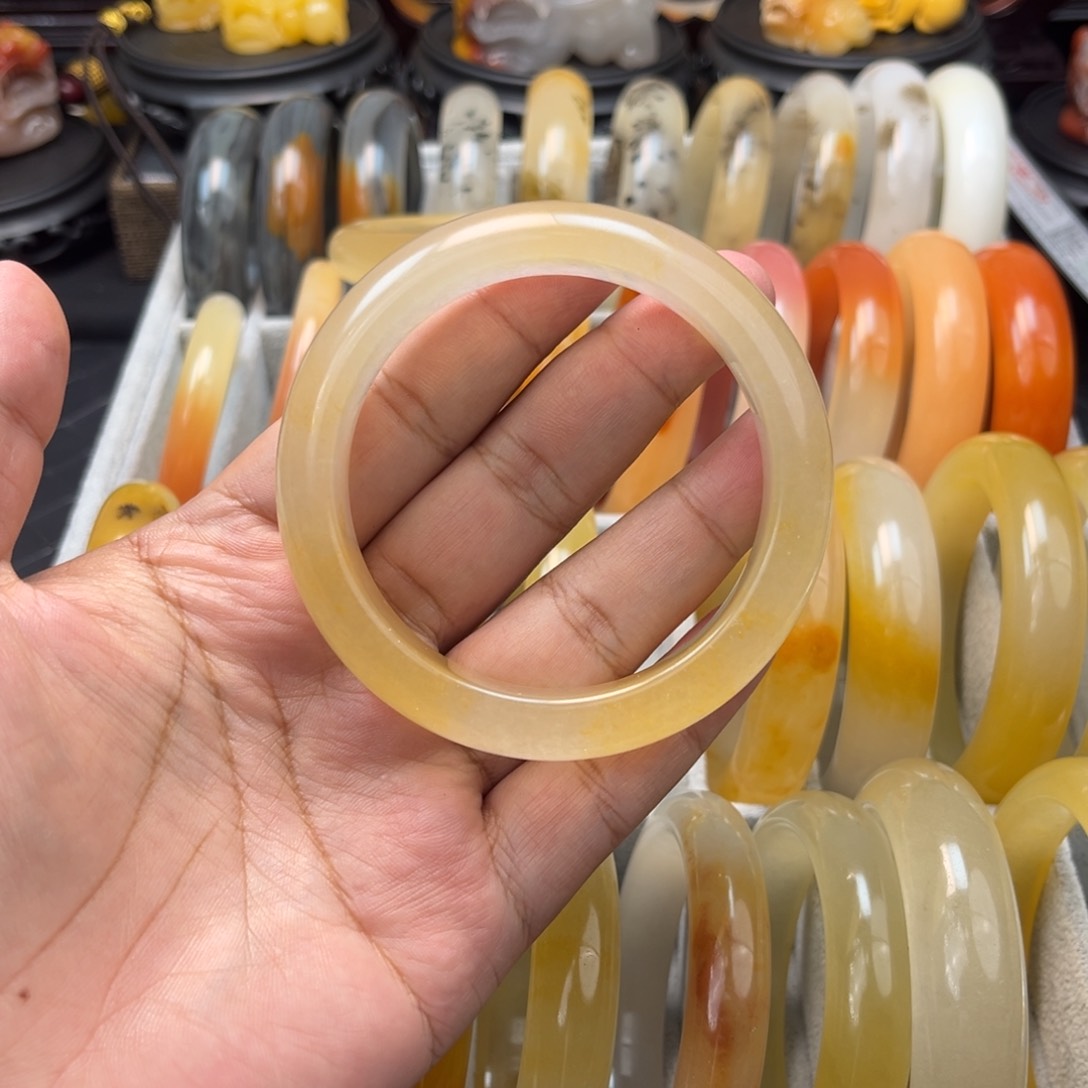 石英质玉（黄龙玉）手镯未镶嵌龙***馆