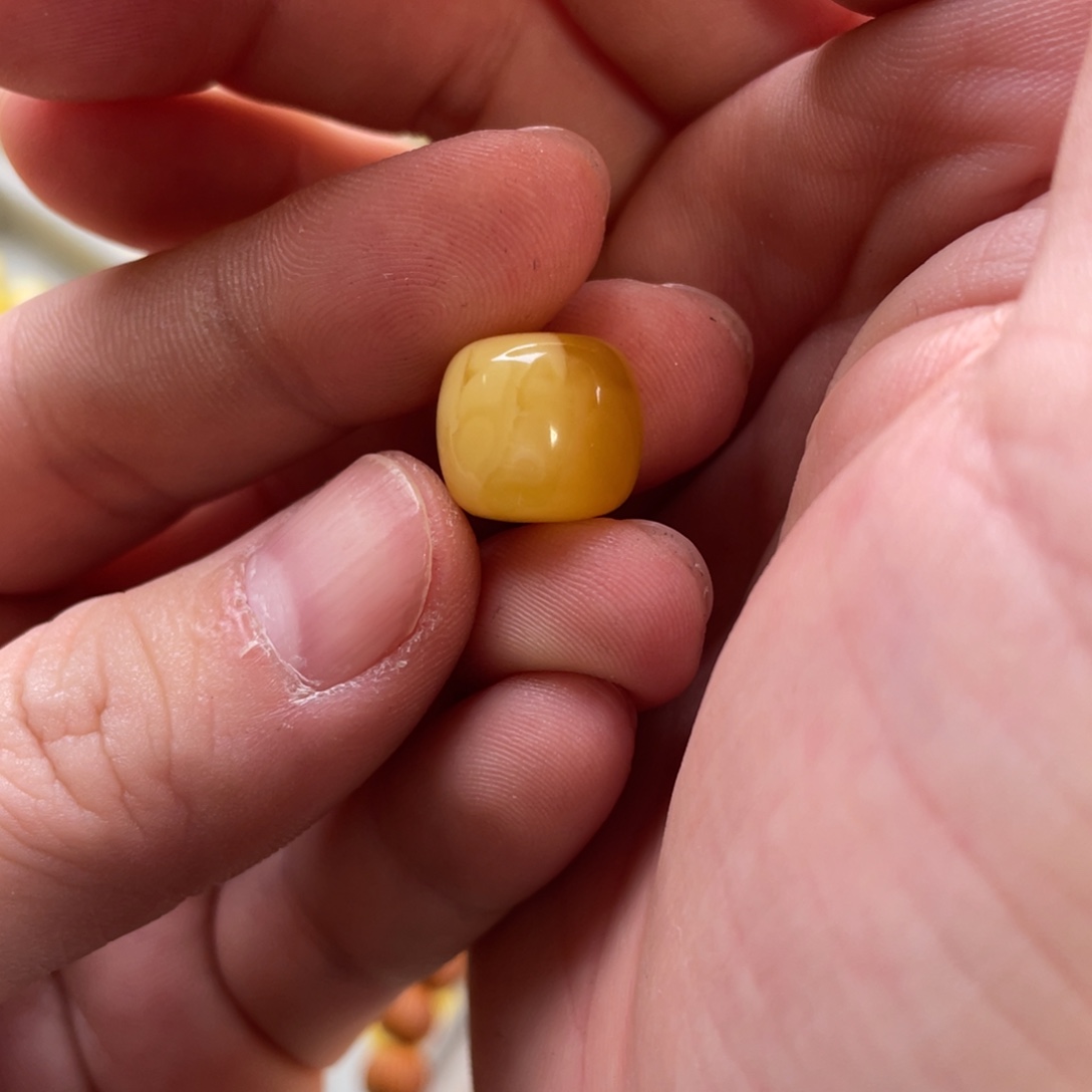 人***…蜜蜡未镶嵌裸石配饰