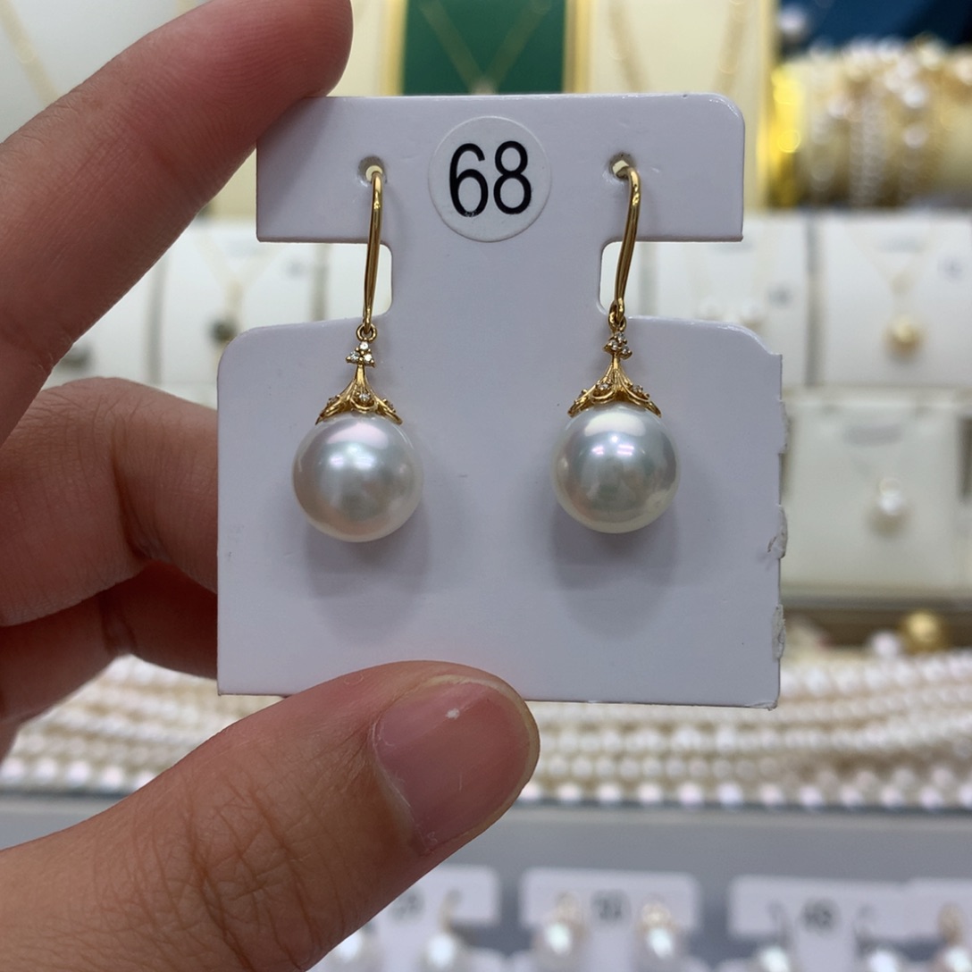 18K金镶嵌海水珍珠耳饰