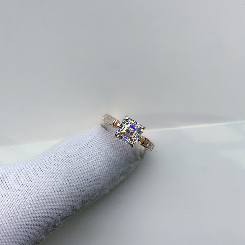 【闪购商品】合成碳硅石戒指/指环18K金镶嵌Q*