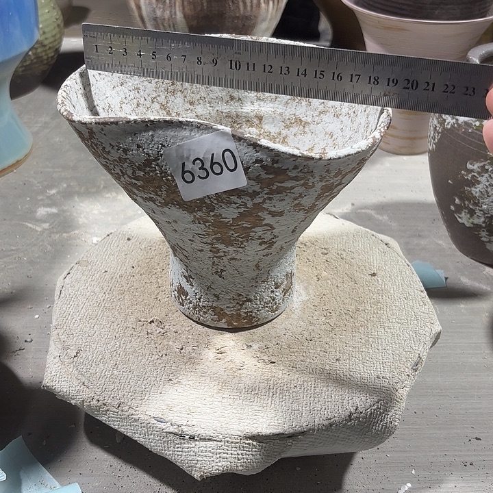 陶摆件高15，口18，有孔，6360