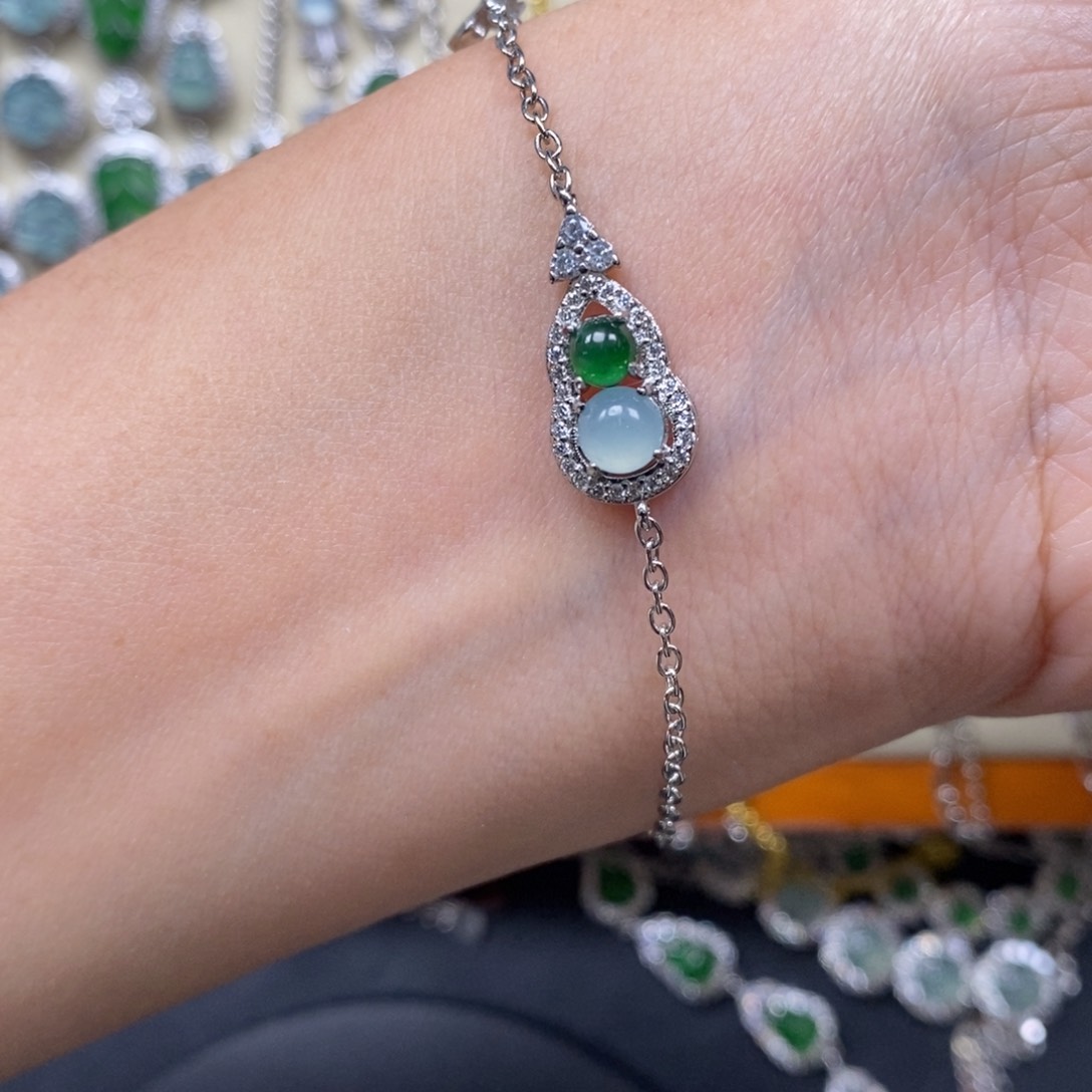 翡翠颈饰未镶嵌翡翠