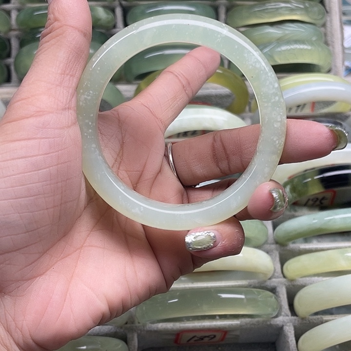 蛇纹石玉未镶嵌手镯189