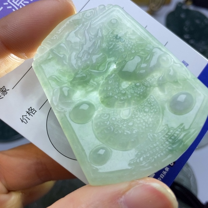 翡翠颈饰未镶嵌翡翠