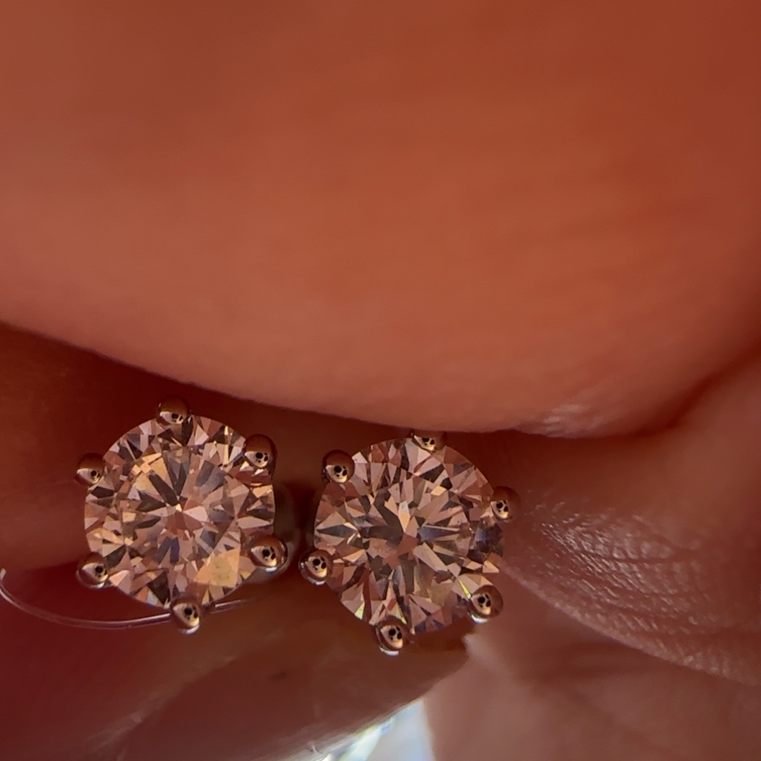 实验室培育钻石18K金镶嵌六爪耳钉