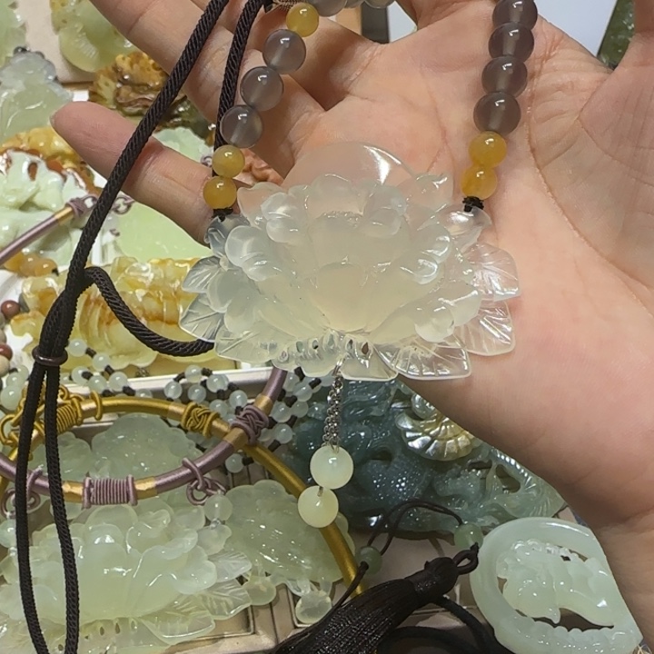 蛇纹石玉吊坠未镶嵌