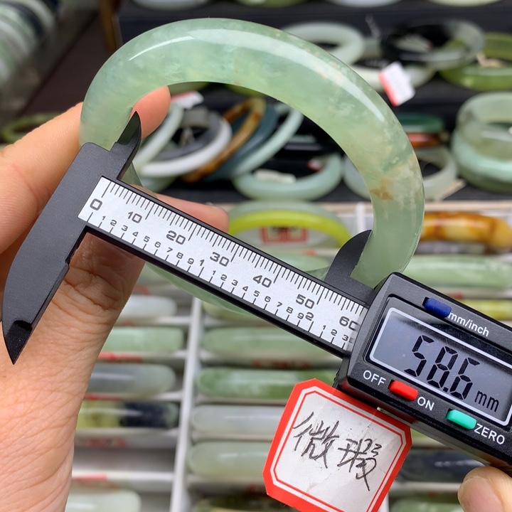 蛇纹石玉未镶嵌手镯524