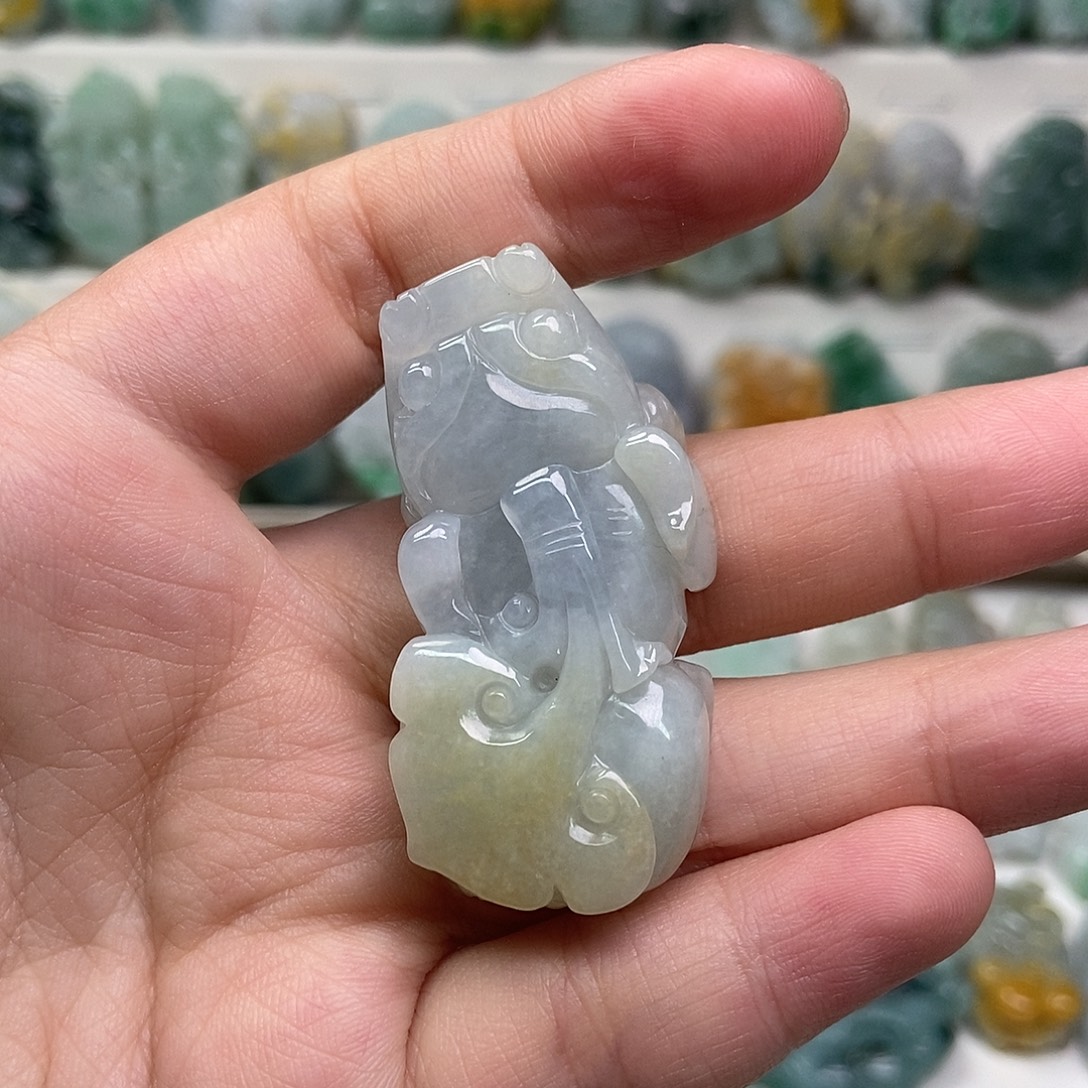 翡翠未镶嵌吊坠(赠链)