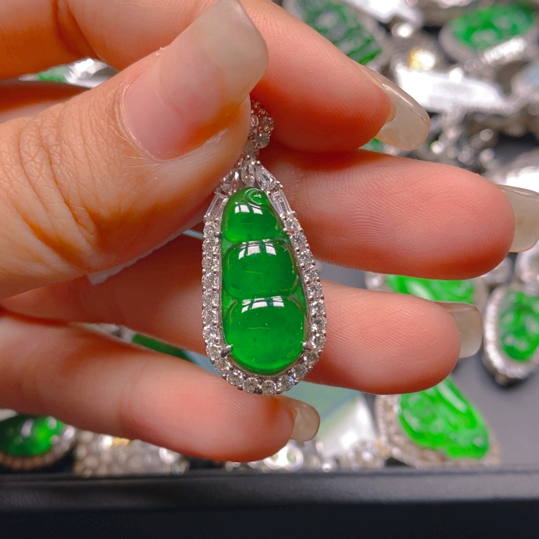 翡翠颈饰银S925镶嵌88888888