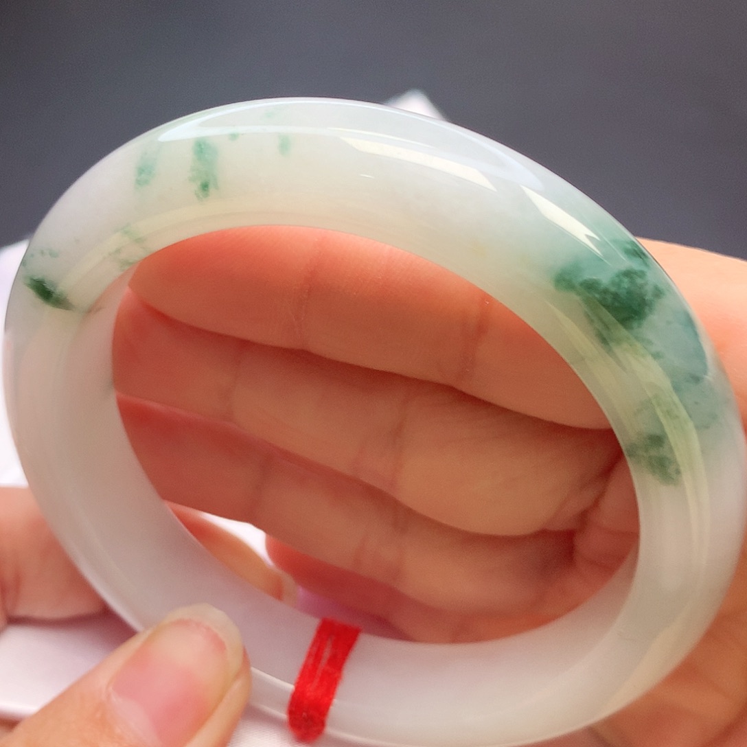 翡翠手镯未镶嵌l n n n n n n n n