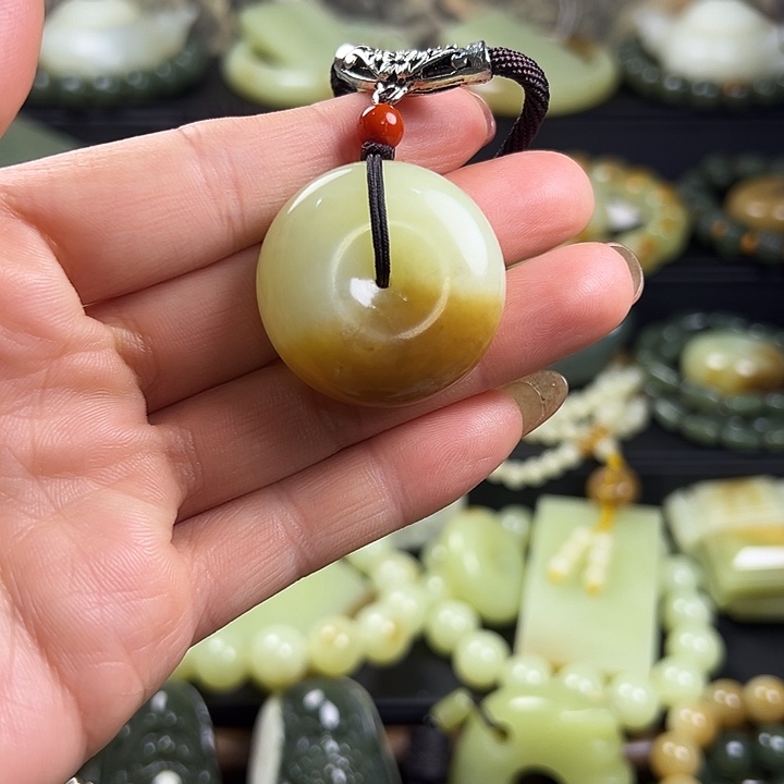 岫岩老玉（透闪石质玉）未镶嵌颈饰