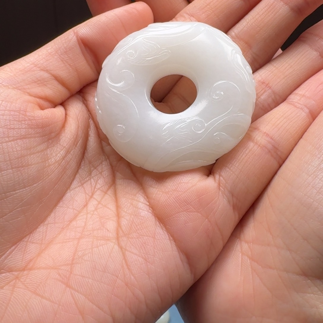 和田玉颈饰未镶嵌塔*