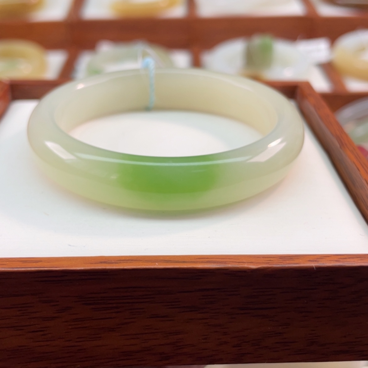 【闪购商品】和田玉手镯未镶嵌一**芳53手镯定金1000