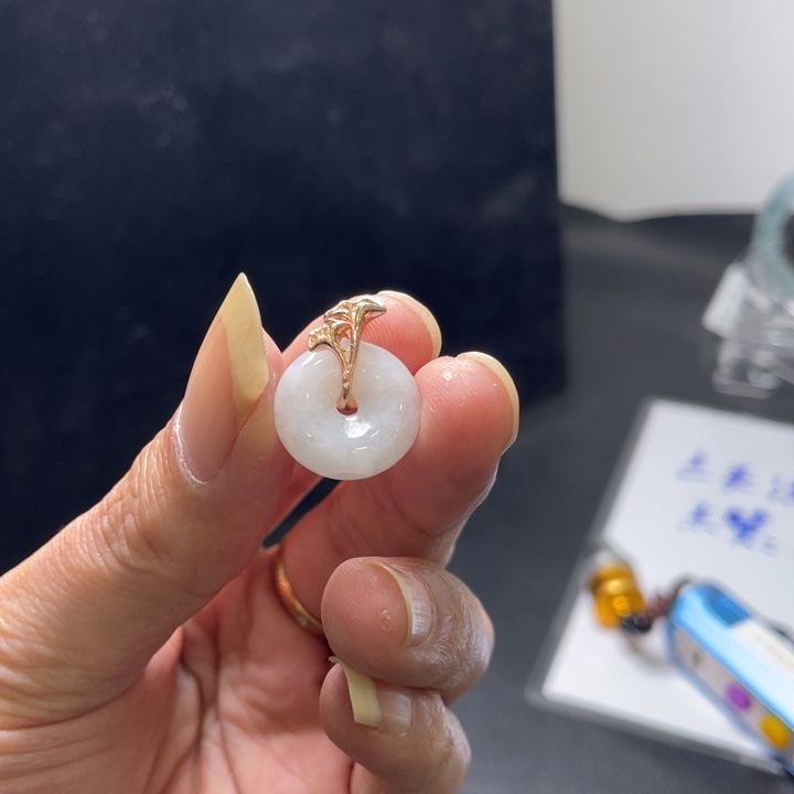 彼***默定制翡翠未镶嵌A货翡翠手镯