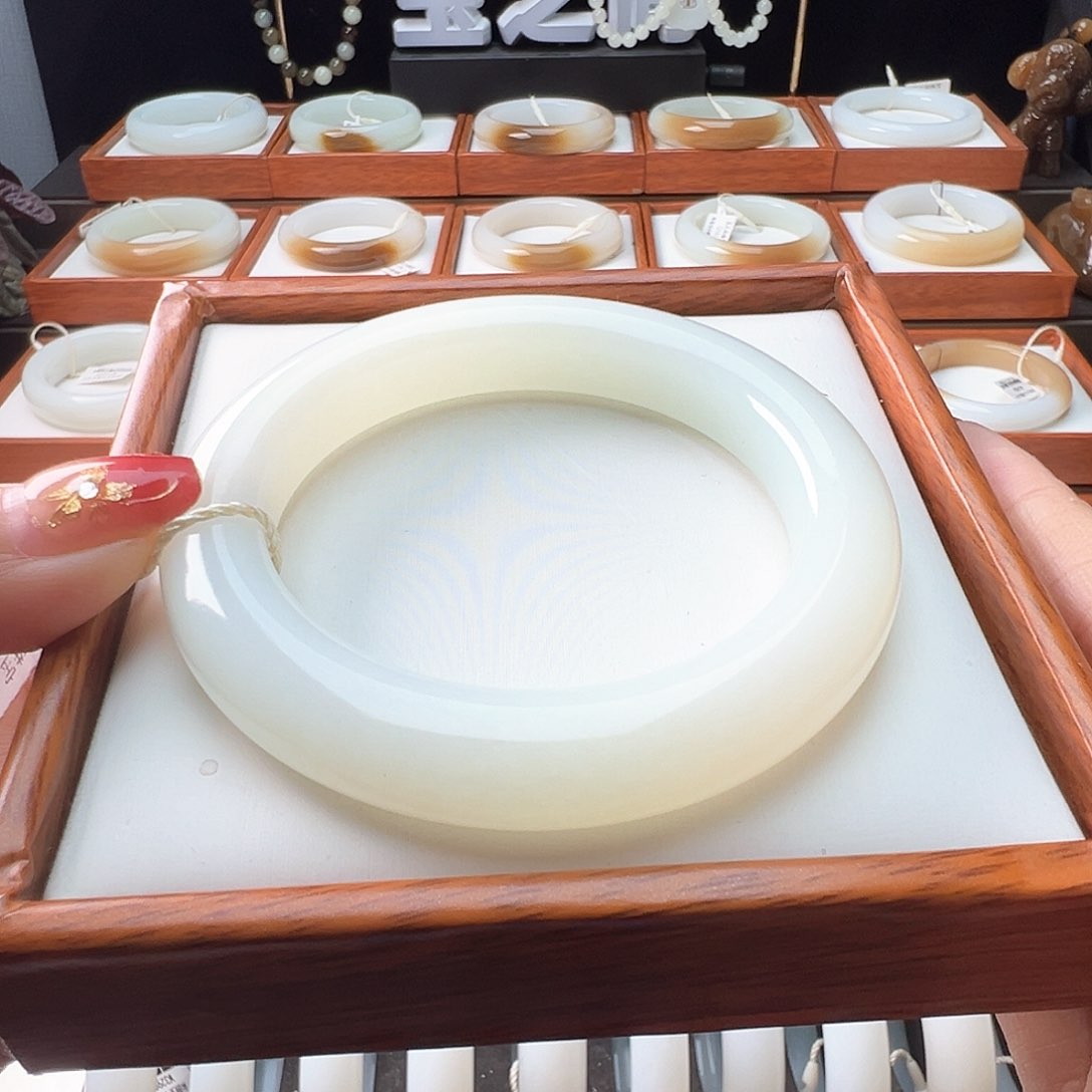 和田玉手镯未镶嵌55