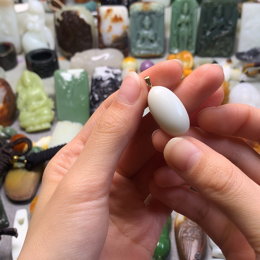 颈饰未镶嵌和田玉