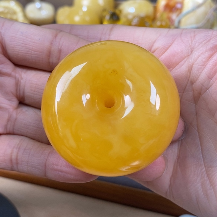 琥珀裸石未镶嵌大扣子