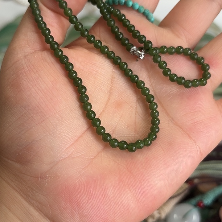 石英质玉未镶嵌颈饰桃**！