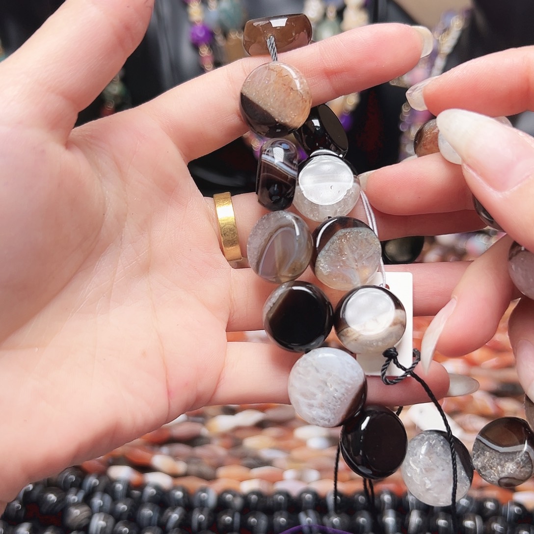 玛瑙/玉髓未镶嵌珠宝半成品r84 18m 扁圆玛瑙一条