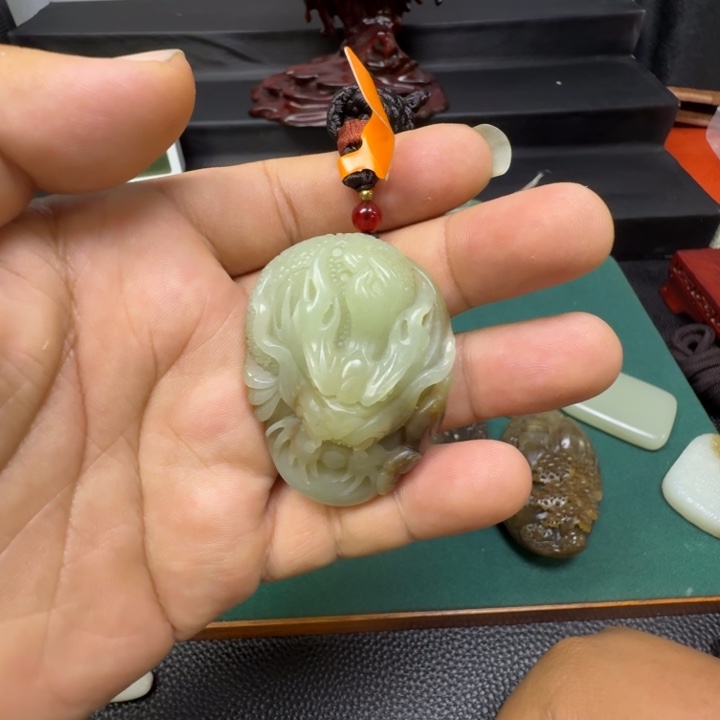 和田玉未镶嵌颈饰临*