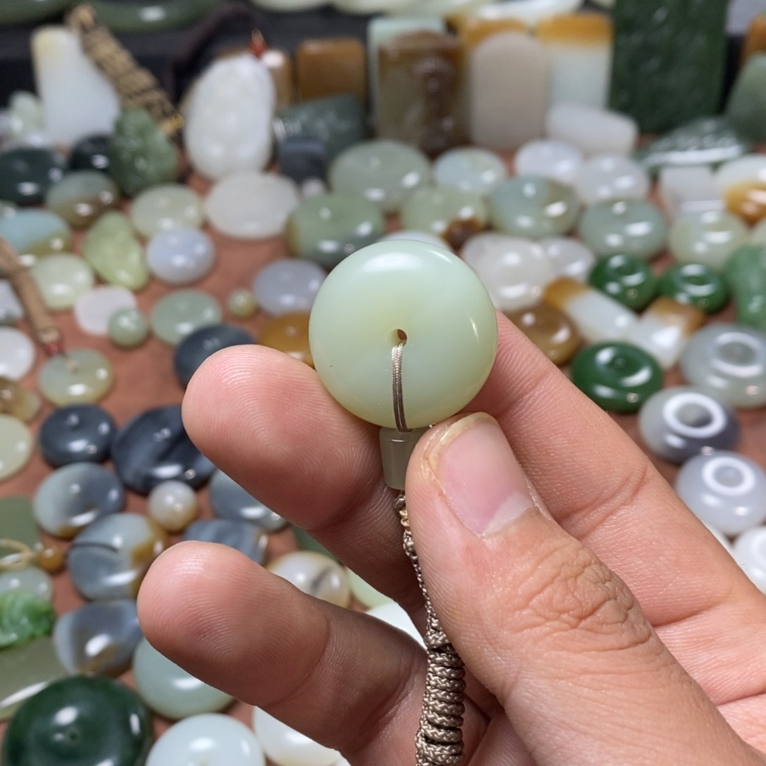 和田玉吊坠(不含链)未镶嵌释**年