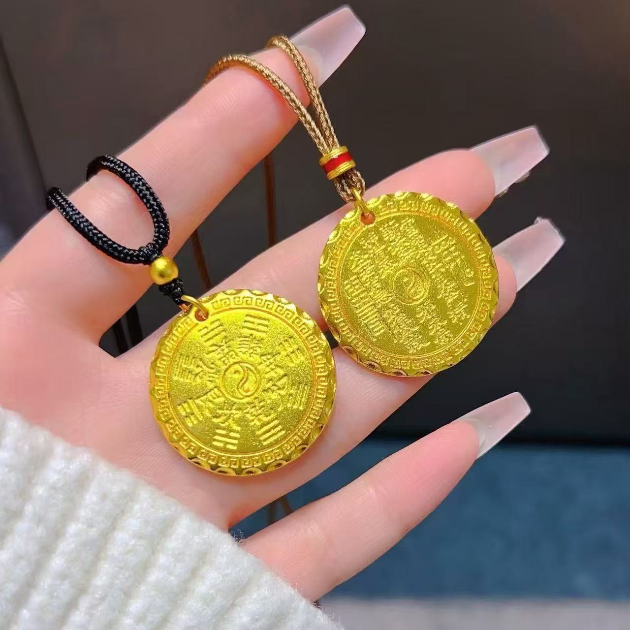 铜合金吊坠 铜合金山鬼花钱八卦吊坠项链錾刻圆牌毛衣链国风款