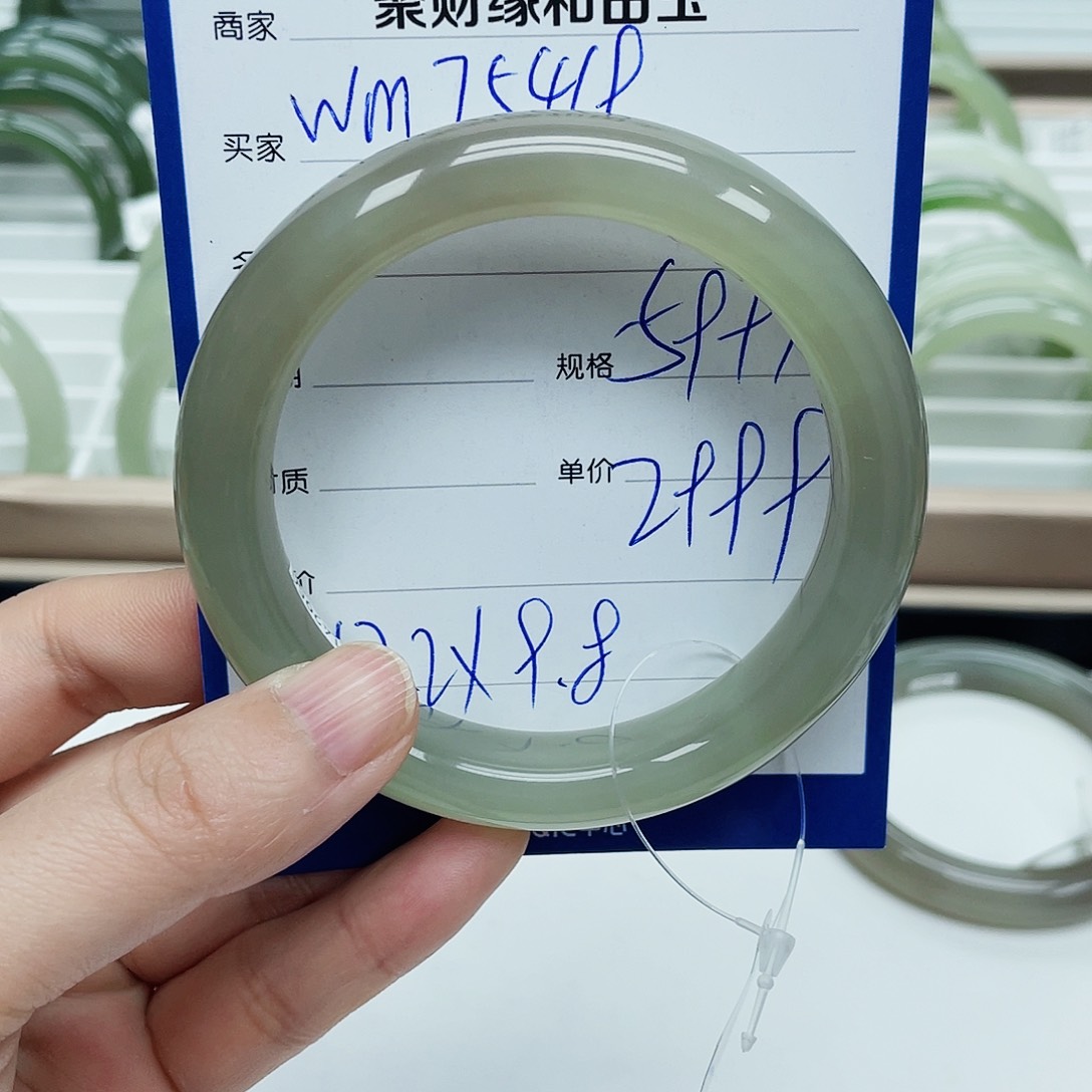 和田玉手镯未镶嵌w****9