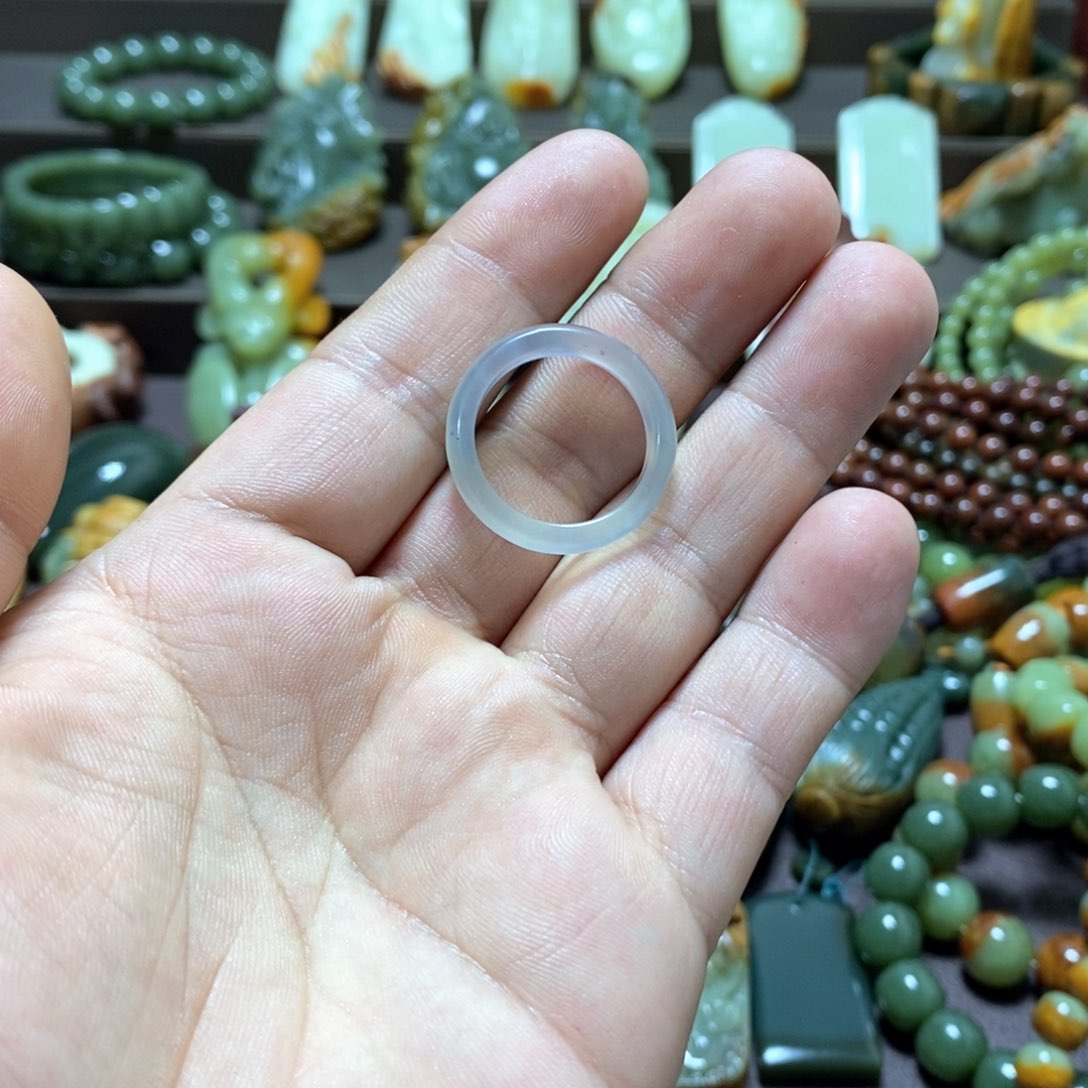 岫岩河磨玉（透闪石质玉）指环未镶嵌白**主