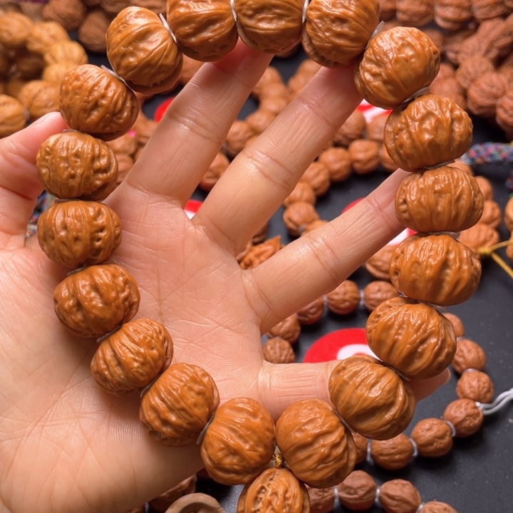 文玩核桃吊坠树王手持