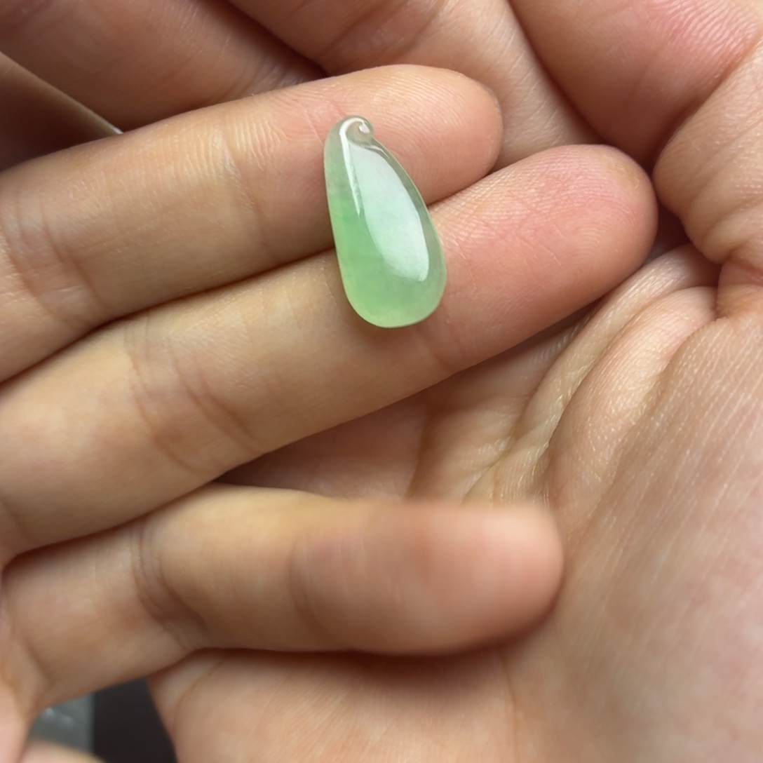 翡翠未镶嵌颈饰甜绿瓜