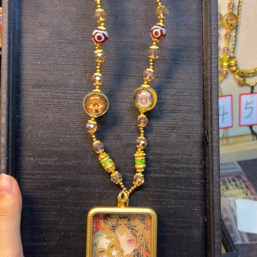 晴***️吊坠美丽的风景和美丽动人的