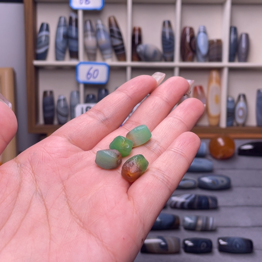瞎***达玛瑙/玉髓合金颈饰