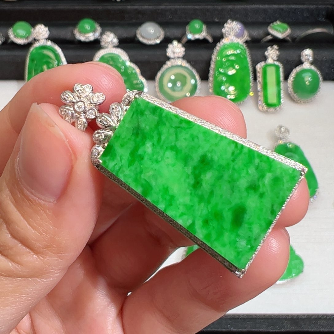 翡翠吊坠(不含链)18K金镶嵌