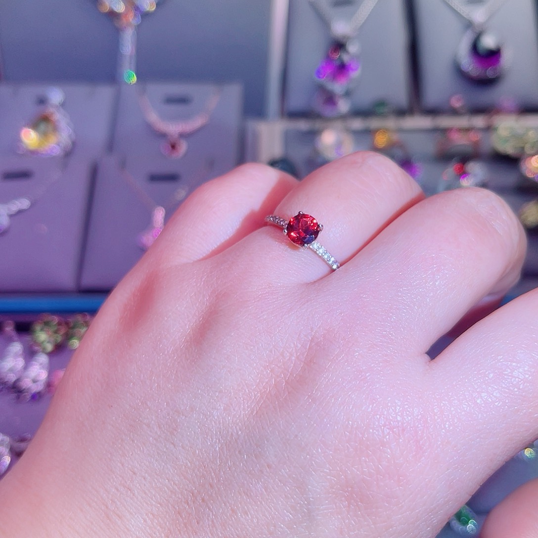 银S925镶嵌戒指石榴石