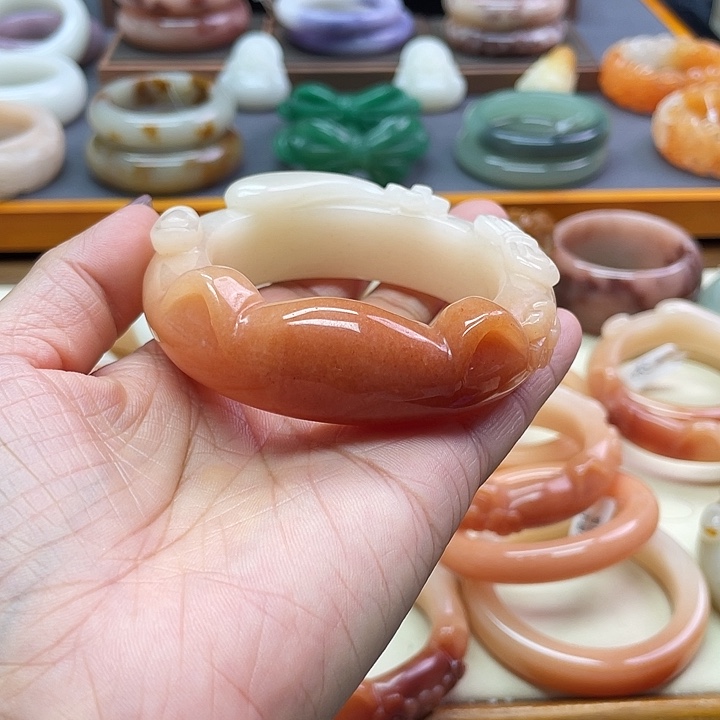 未镶嵌手镯石英质玉㦡