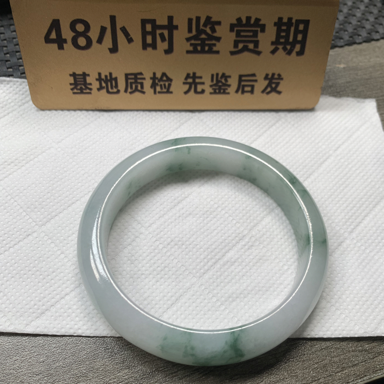 翡翠飘花手镯 正圈55.5 花色灵动飘逸 底子细腻糯化 水足漂亮