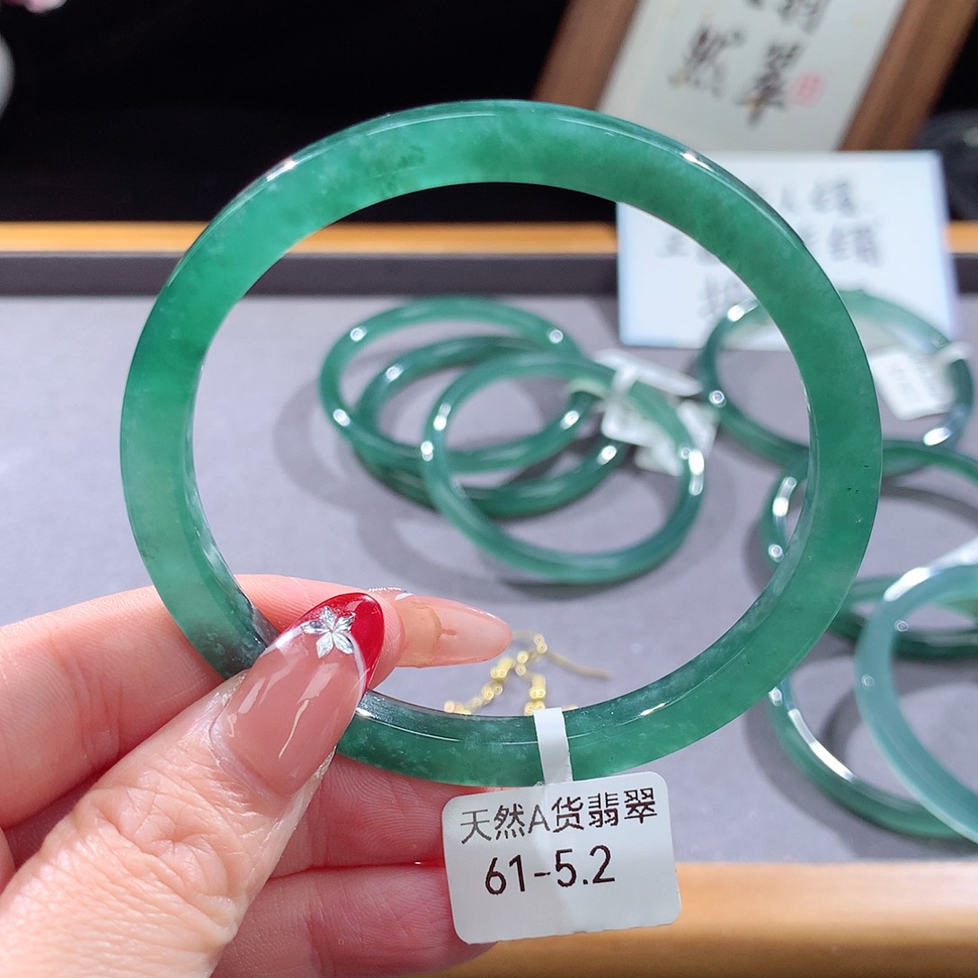 翡翠手镯（圆镯）未镶嵌