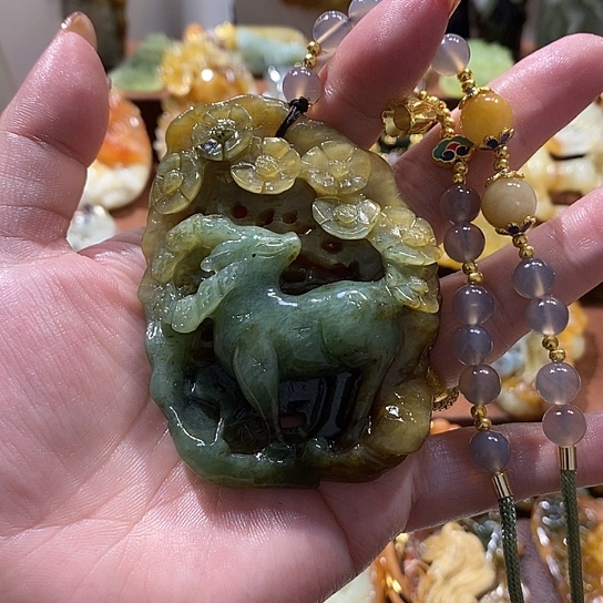 蛇纹石玉未镶嵌颈饰