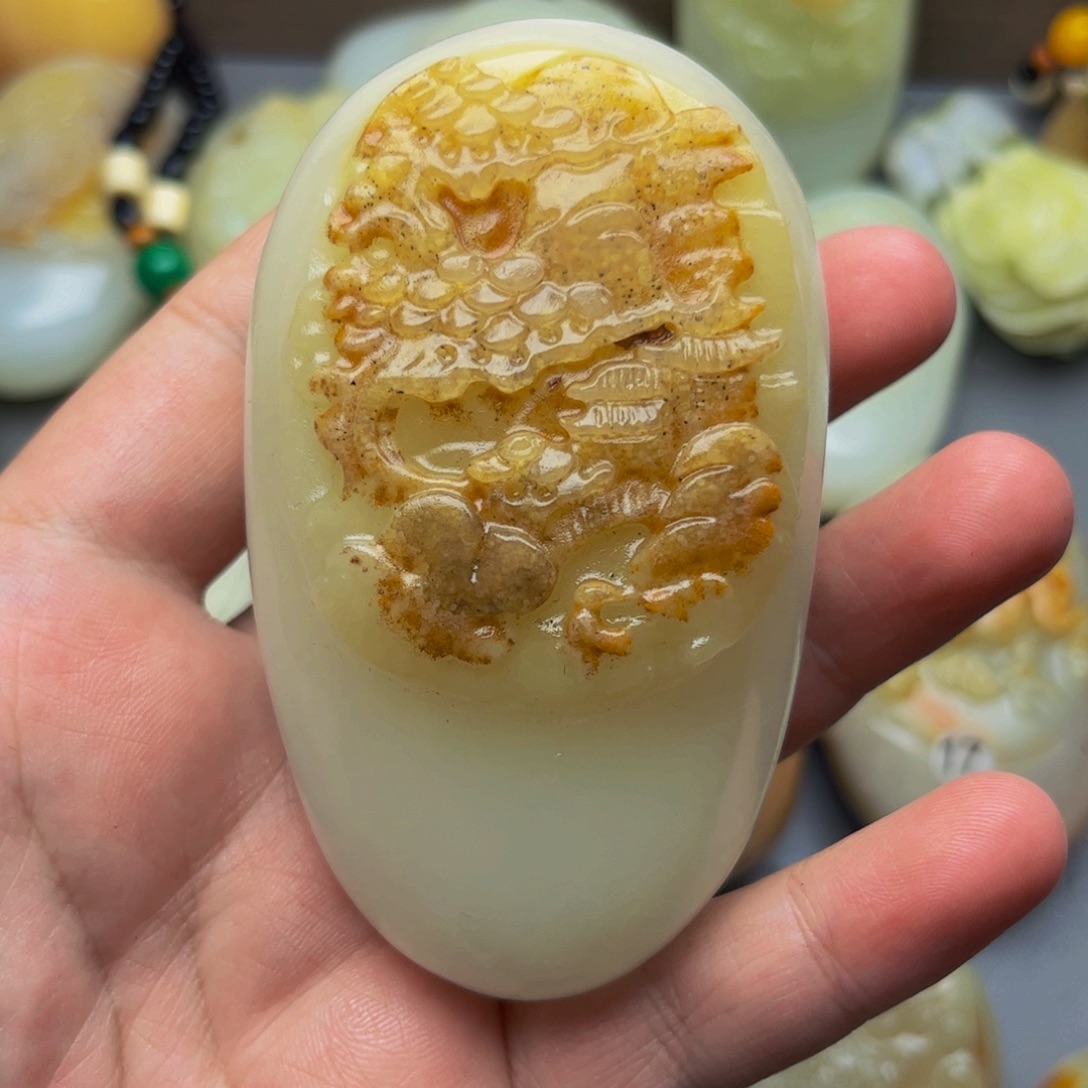 石材方解石手把件山水微瑕不退