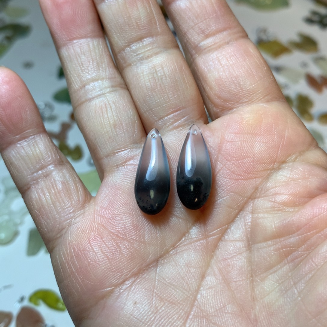 薇****蛇纹石玉未镶嵌耳环