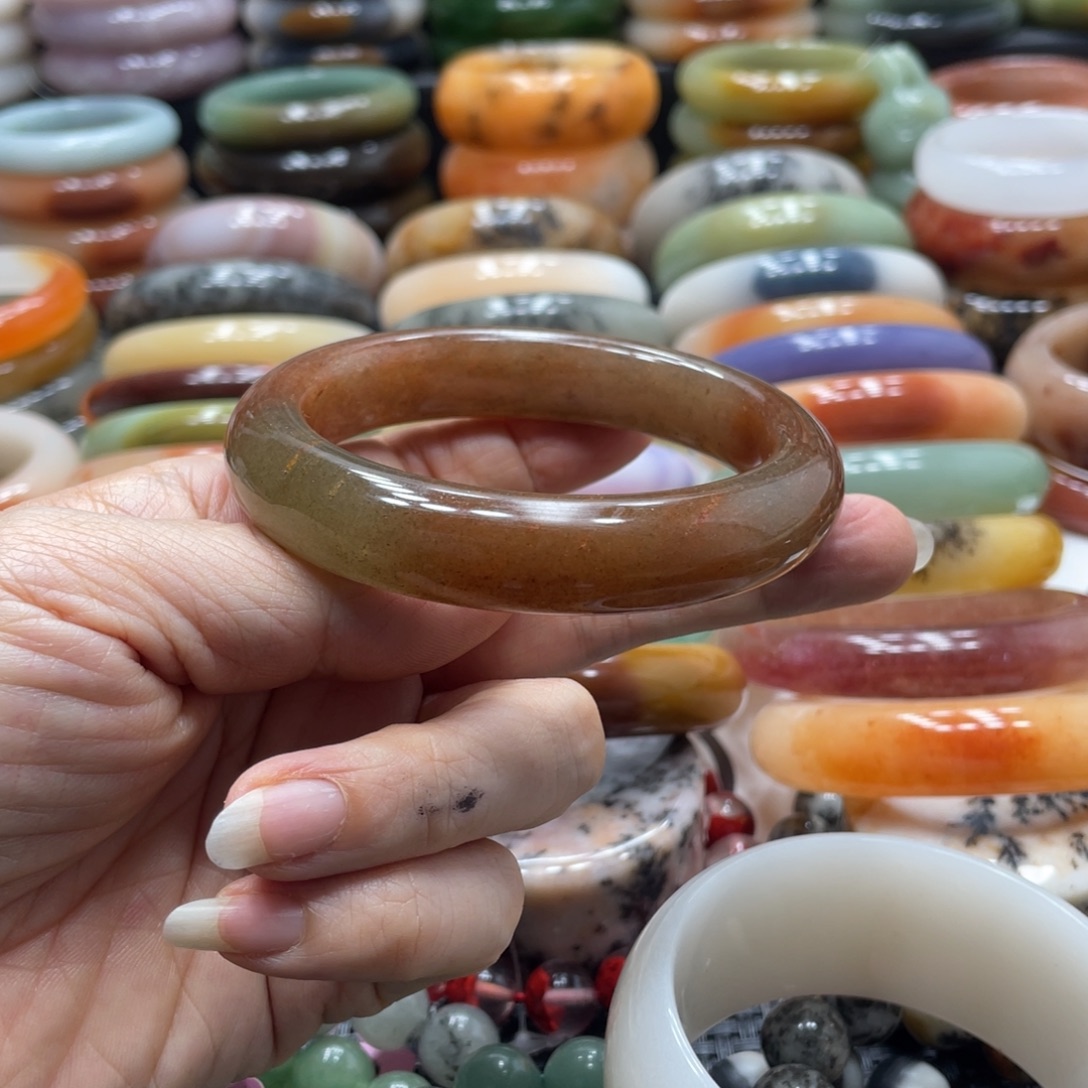 石英岩玉未镶嵌手镯