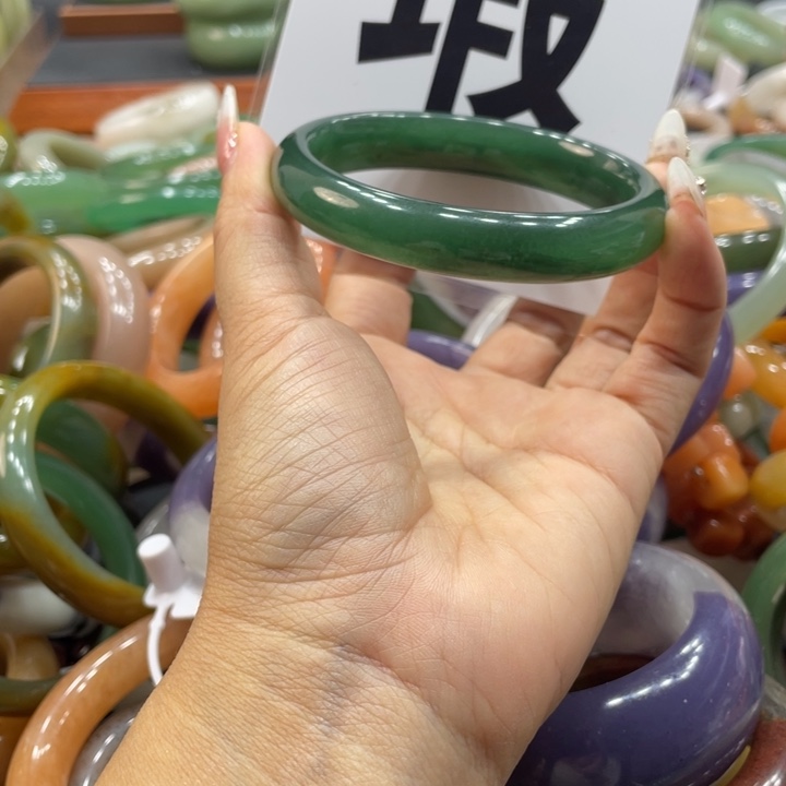 心***成石英质玉未镶嵌珠宝奇石