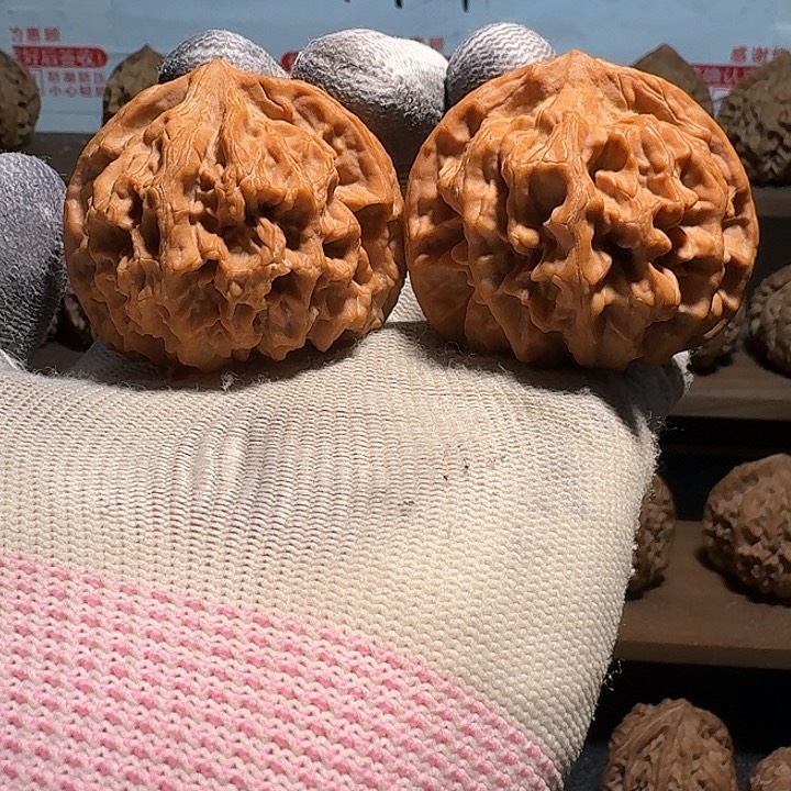 鹏***生核桃秦岭野生帝王官帽