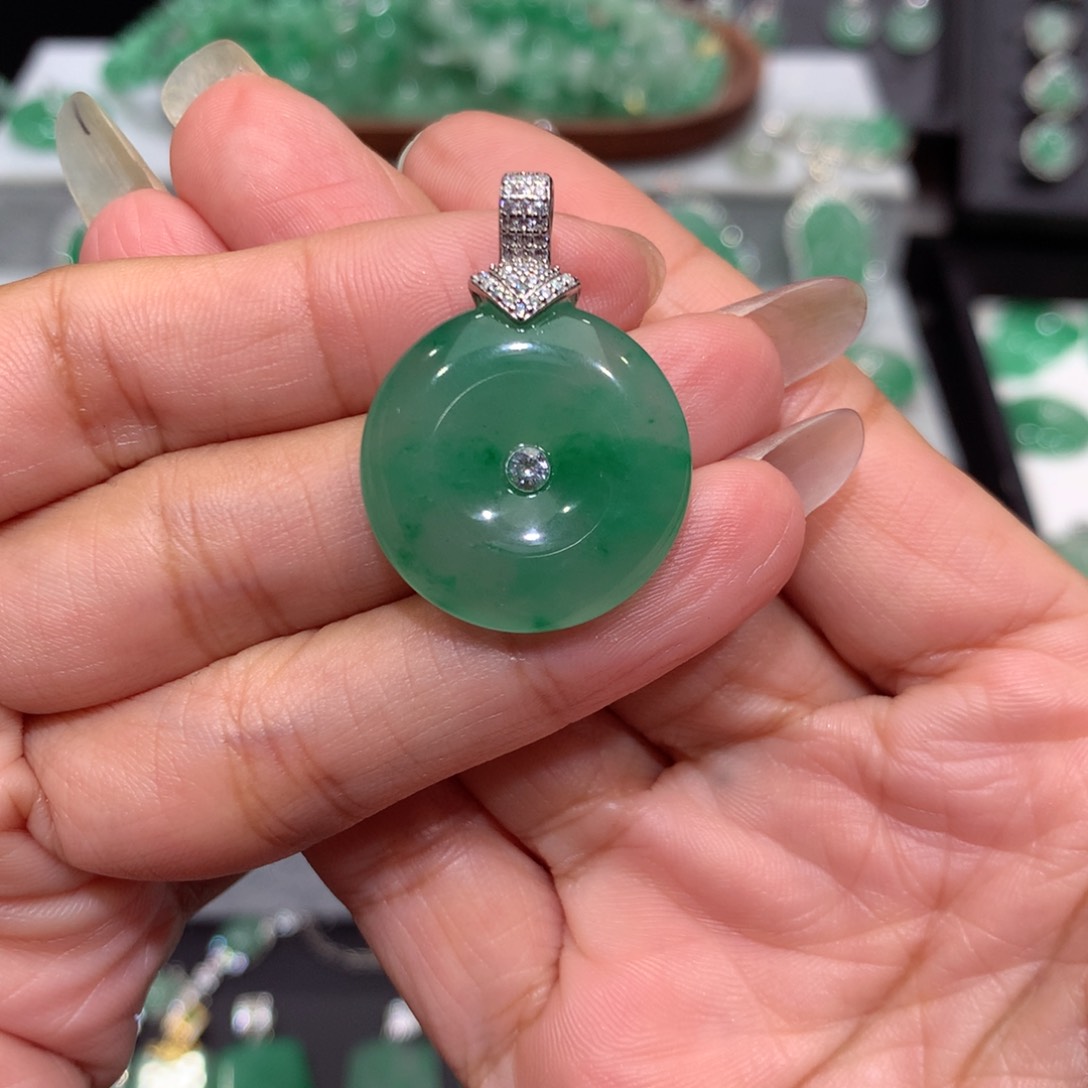 颈饰银S925镶嵌石英质玉（非洲翠）