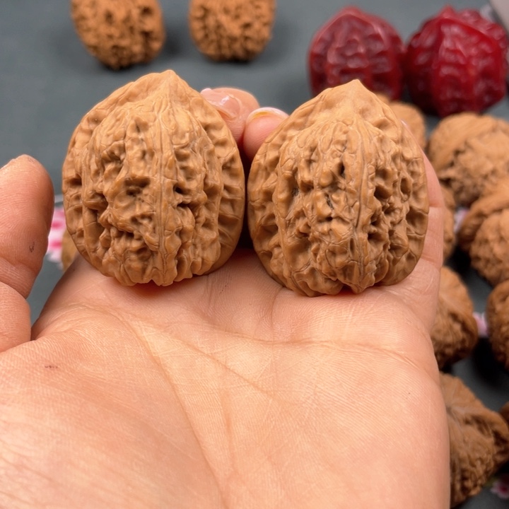 文玩核桃把件W 17 35 赤龙鸡心