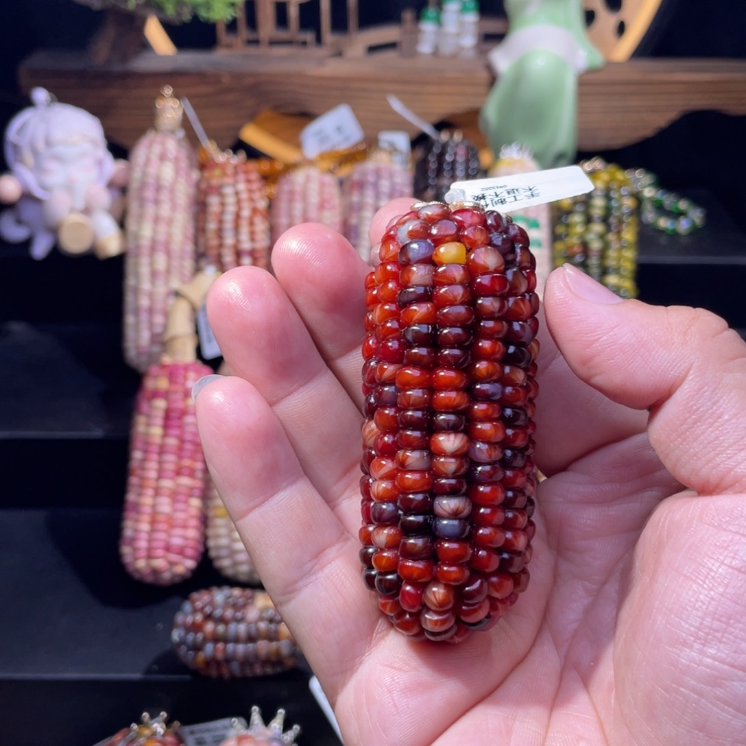 L***～玉文玩玉米红色油画