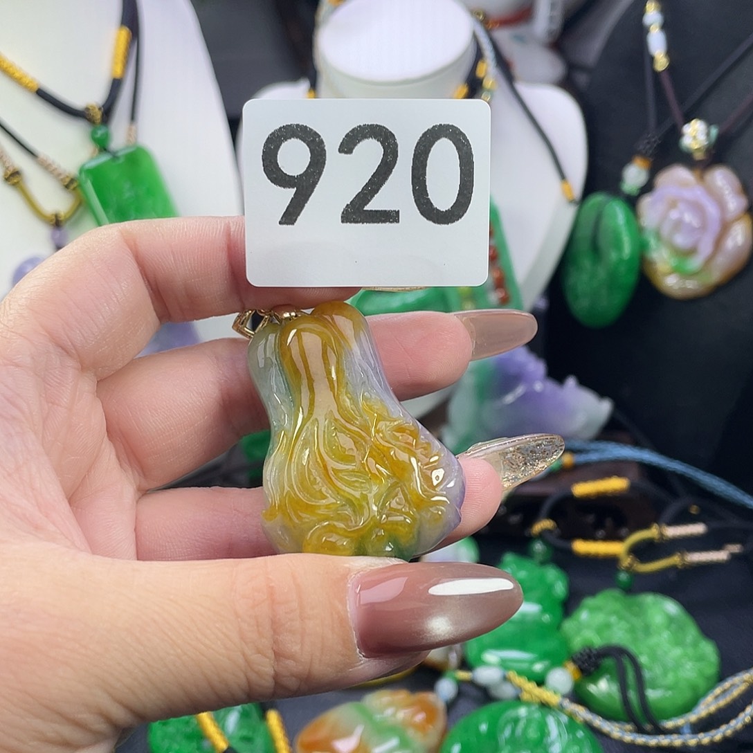 翡翠未镶嵌吊坠(赠链)