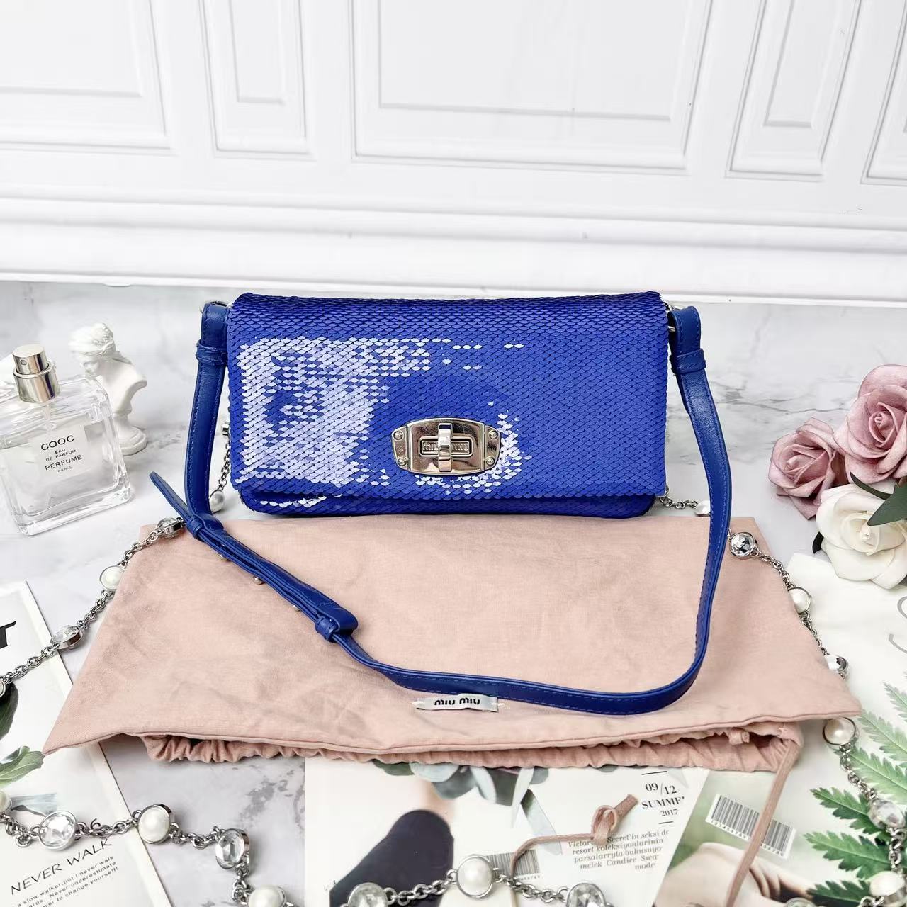 95新 MIU MIU/缪缪 miumiu/缪缪宝石蓝色亮片珍珠宝石链条斜挎包